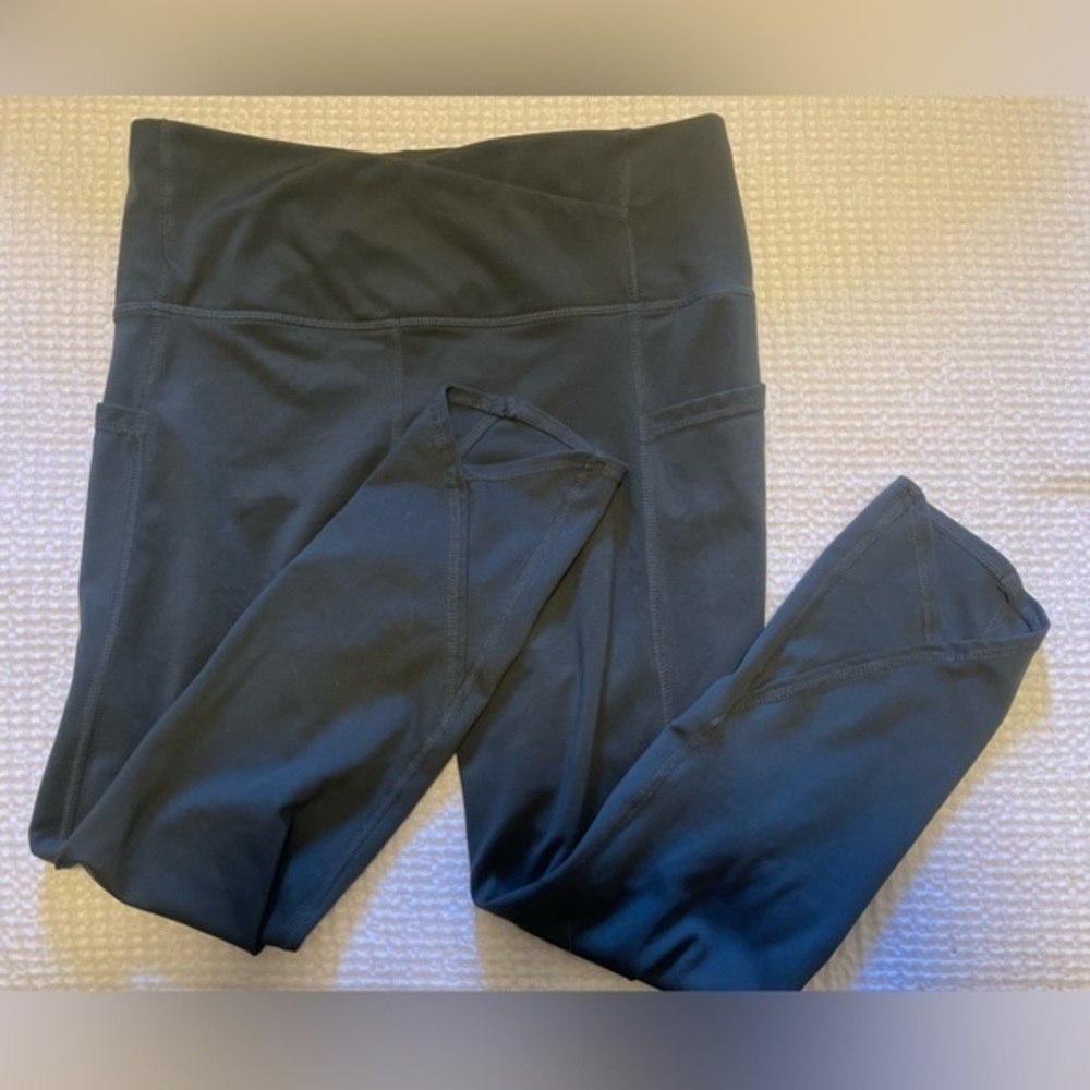 GAIAM Small forest green capri gym leggings